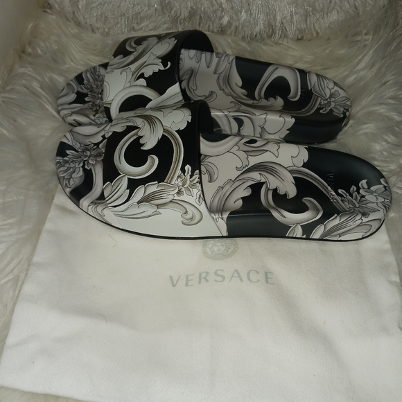 Versace men pool slides size 10